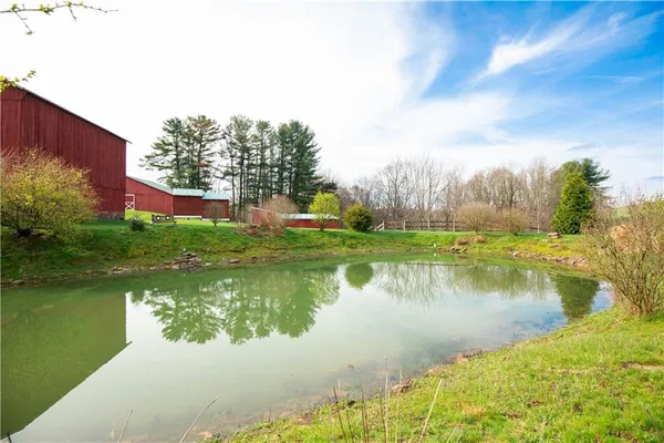 $899,900 | 2420 Angus Road, Kittanning, PA 16201