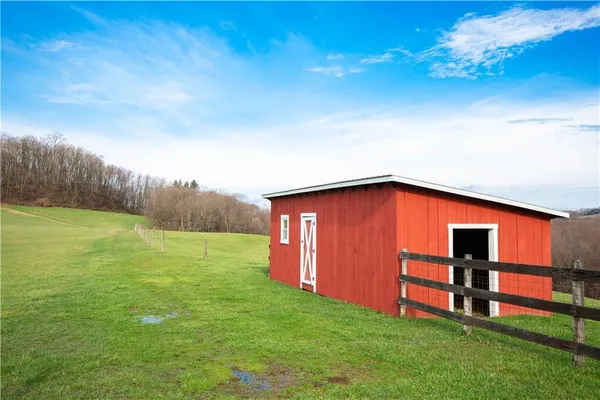 $899,900 | 2420 Angus Road, Kittanning, PA 16201