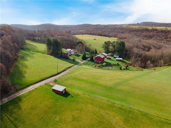$899,900 | 2420 Angus Road, Kittanning, PA 16201
