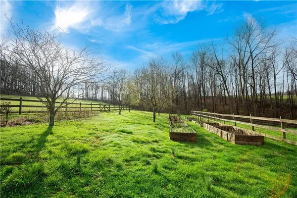 $899,900 | 2420 Angus Road, Kittanning, PA 16201