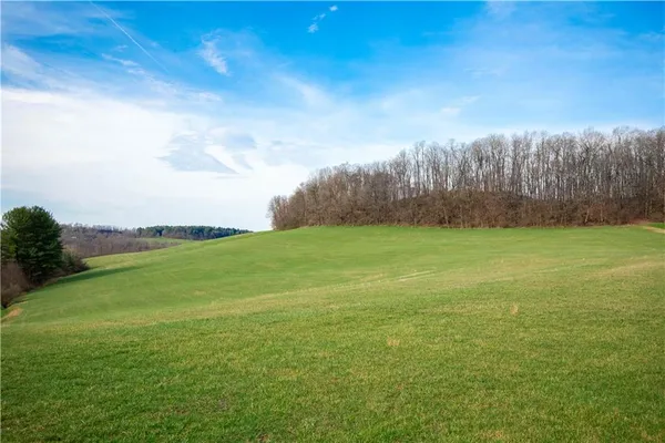 $899,900 | 2420 Angus Road, Kittanning, PA 16201