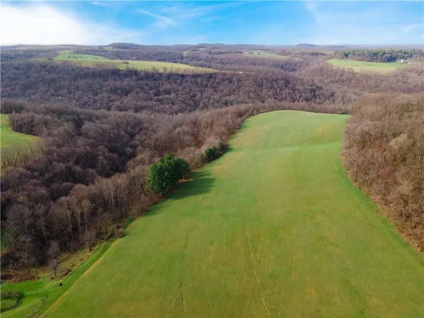 $899,900 | 2420 Angus Road, Kittanning, PA 16201