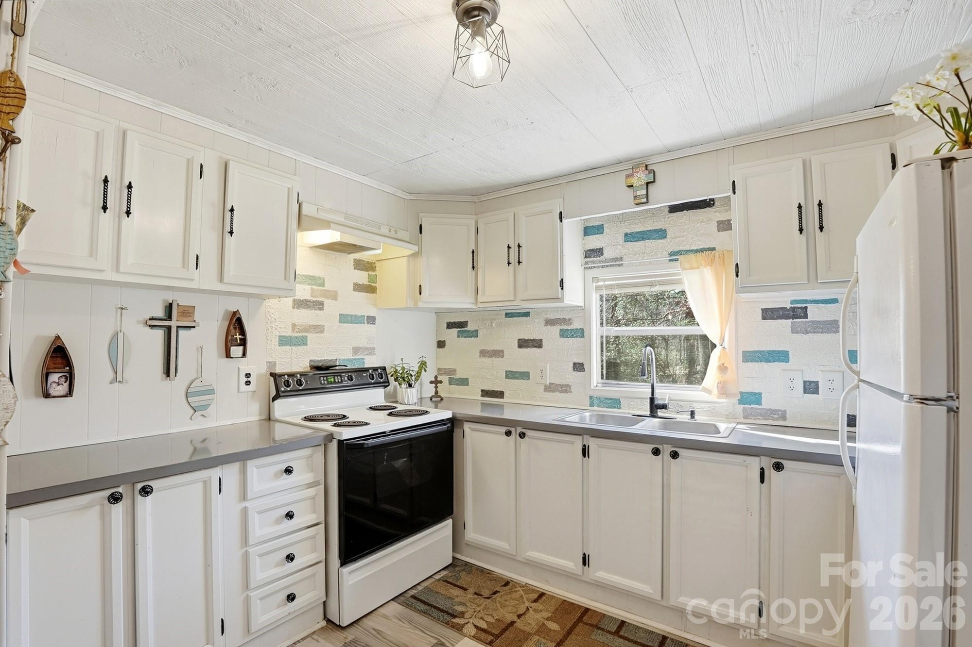 343 Carr Road Dallas, NC 28034 - Photo 2 of 37