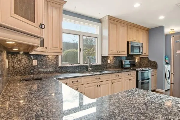 $749,000 | 111 Schneider Lane, Hauppauge, NY 11788