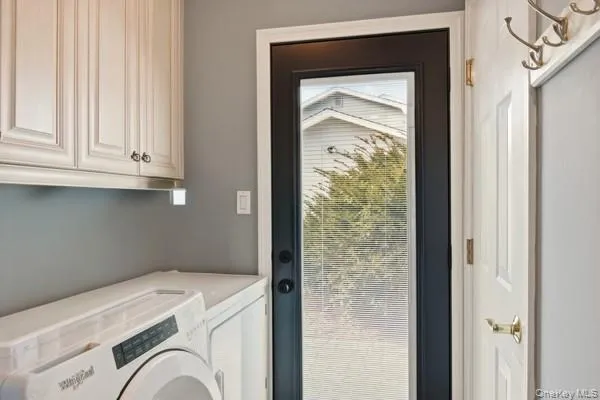 $749,000 | 111 Schneider Lane, Hauppauge, NY 11788