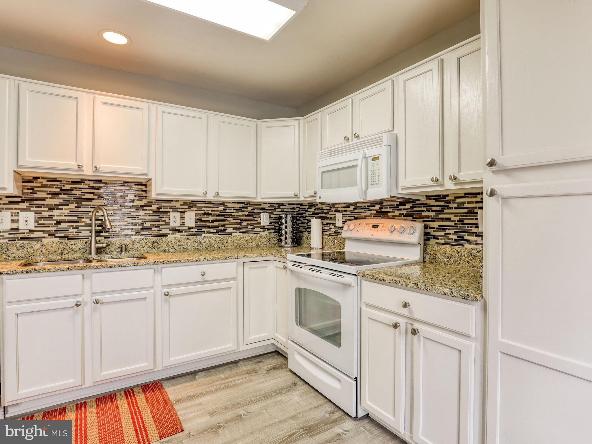 17372 Legacy Terrace Round Hill, VA 20141 - Photo 13 of 24 Kitchen