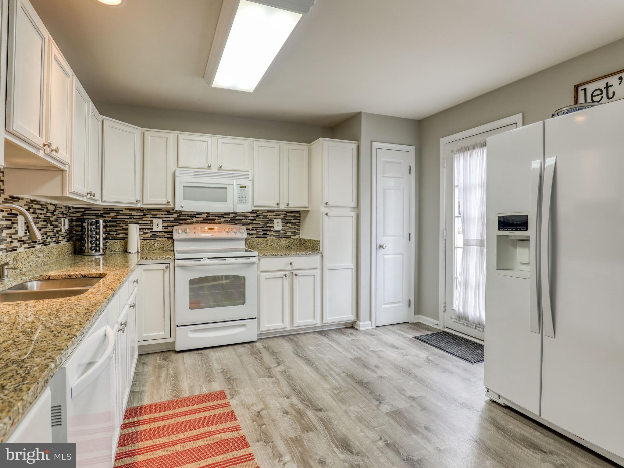 17372 Legacy Terrace Round Hill, VA 20141 - Photo 9 of 24 Kitchen