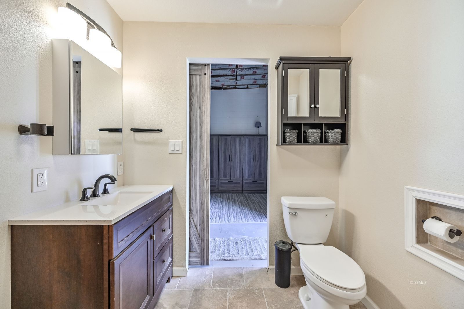 1572 North Calvert Boulevard Ridgecrest, CA 93555 - Photo 9 of 27 a bathroom with a toilet a sink and mirror