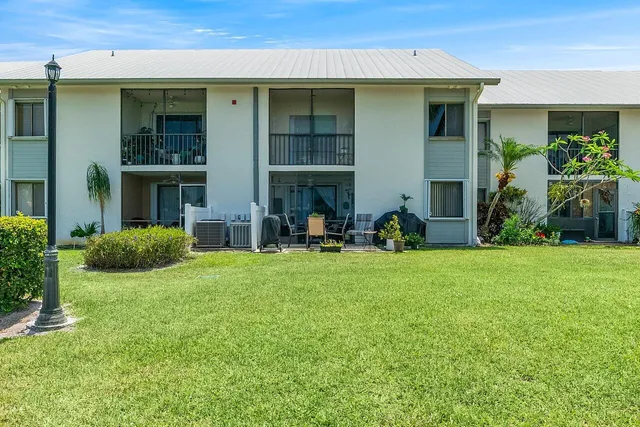 a view of a house with backyard and porch