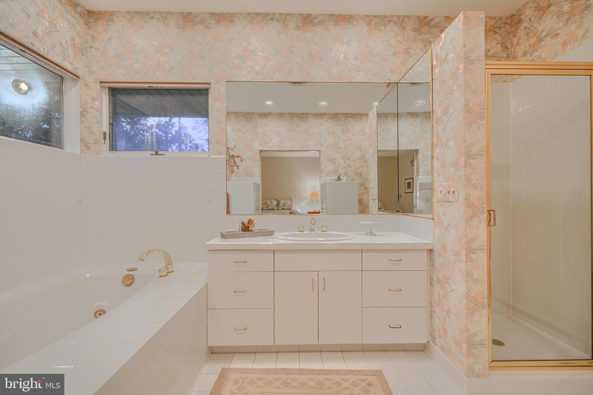 7900 Ivy Lane Baltimore, MD 21208 - Photo 26 of 32 a bathroom with a bathtub and a sink