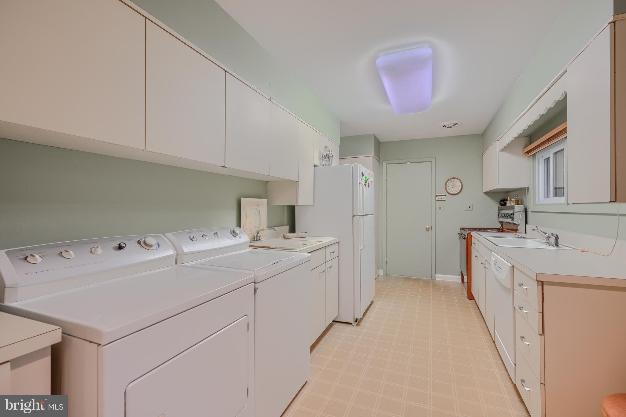 7900 Ivy Lane Baltimore, MD 21208 - Photo 7 of 32 a utility room with cabinets washer and dryer