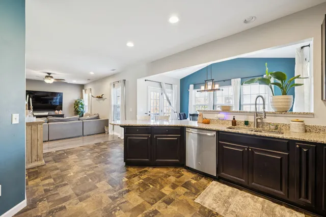 $435,000 | 2803 Winterberry Drive, Columbia, TN 38401