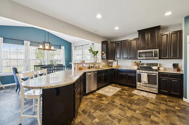 $435,000 | 2803 Winterberry Drive, Columbia, TN 38401