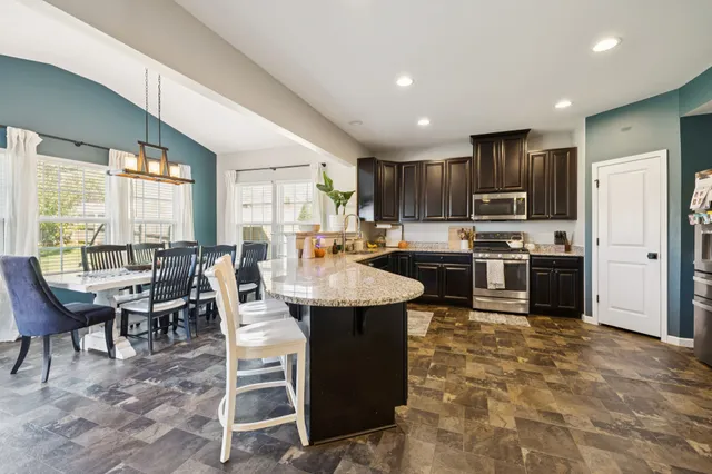 $435,000 | 2803 Winterberry Drive, Columbia, TN 38401