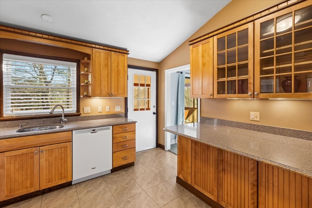 111 Indian Head Road Framingham, MA 01701 - Photo 13 of 42