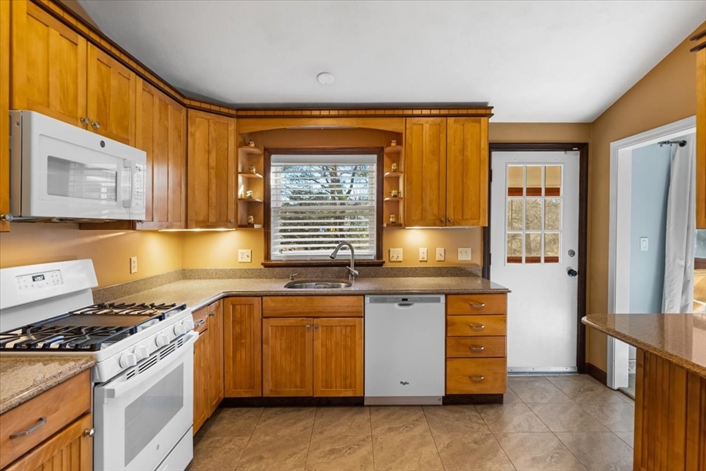 111 Indian Head Road Framingham, MA 01701 - Photo 8 of 42