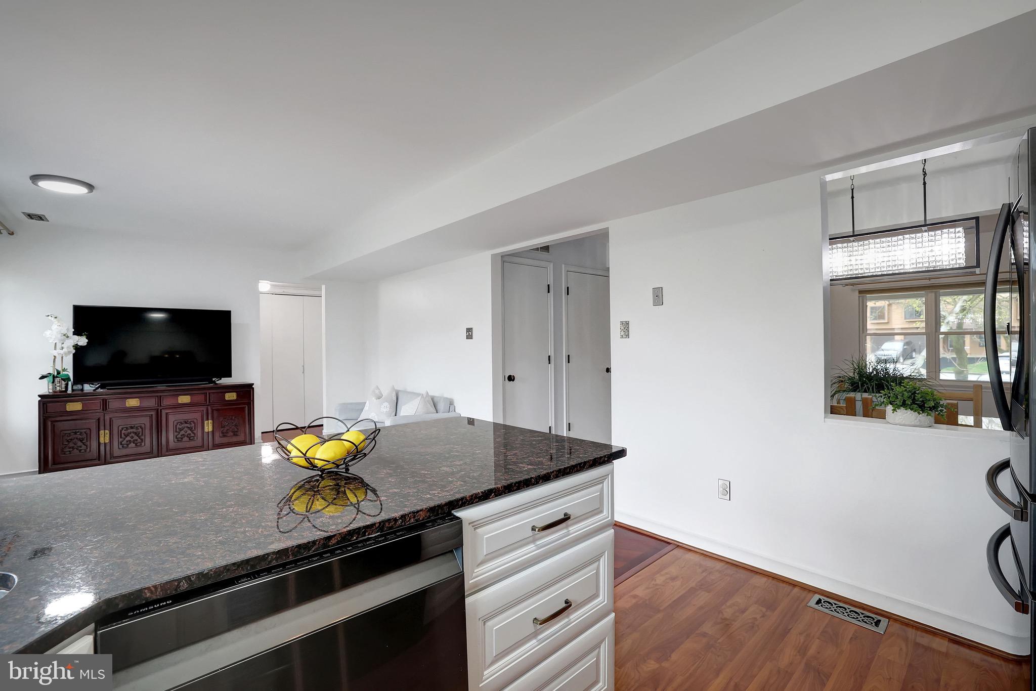 6313 Raritan Court Columbia, MD 21045 - Photo 17 of 80 Upgraded Kitchen w Brand NEW Appliances.