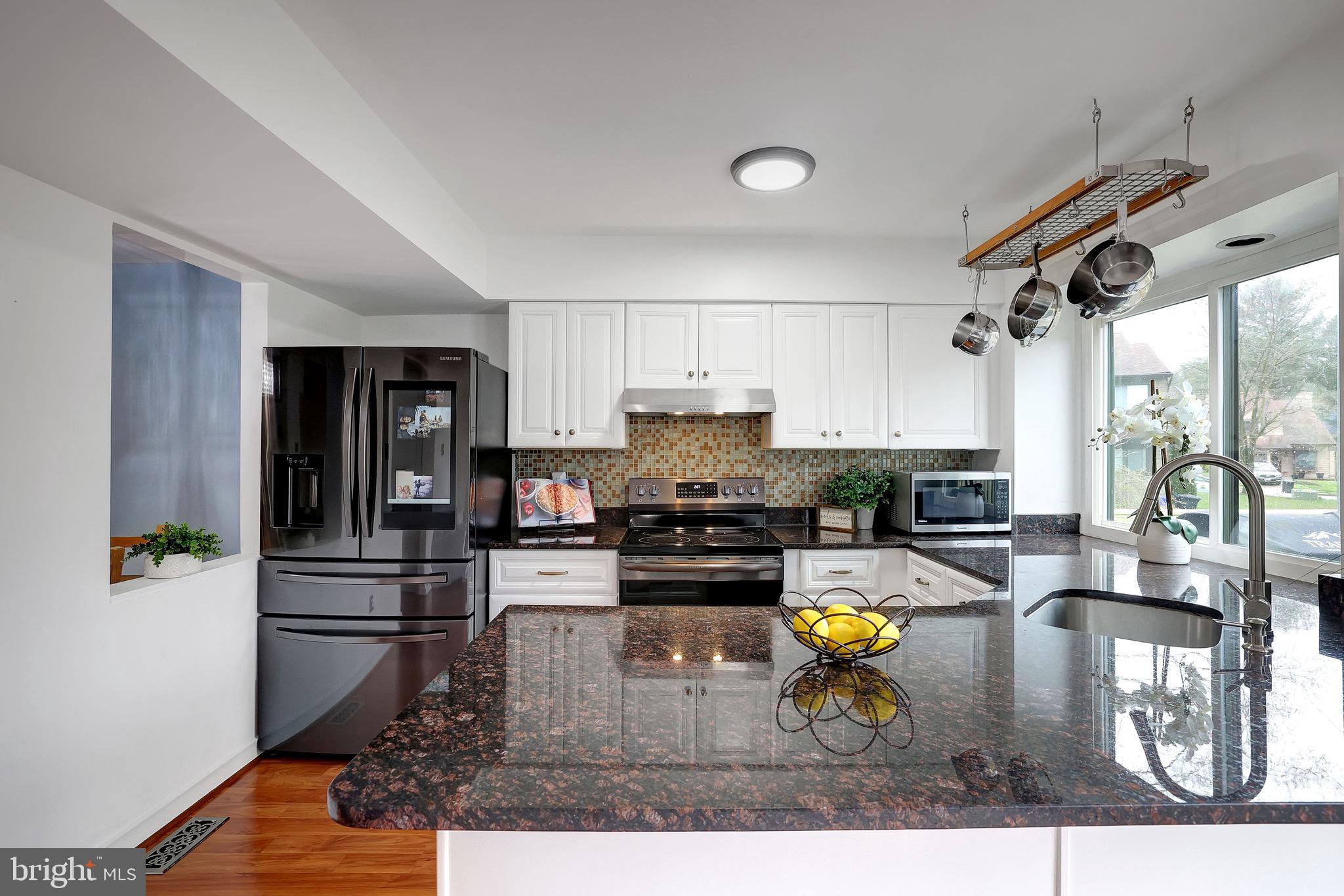 6313 Raritan Court Columbia, MD 21045 - Photo 18 of 80 Upgraded Kitchen w Brand NEW Appliances.