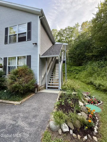 $1,650 | 296 Middle Grove Road, Unit 2, Middle Grove, NY 12850