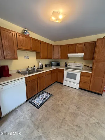 $1,650 | 296 Middle Grove Road, Unit 2, Middle Grove, NY 12850