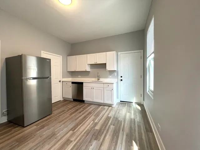 $2,300 | 942 North Elston Avenue, Unit 2R, Chicago, IL 60642