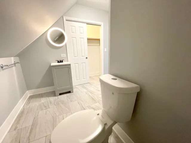 $2,300 | 942 North Elston Avenue, Unit 2R, Chicago, IL 60642