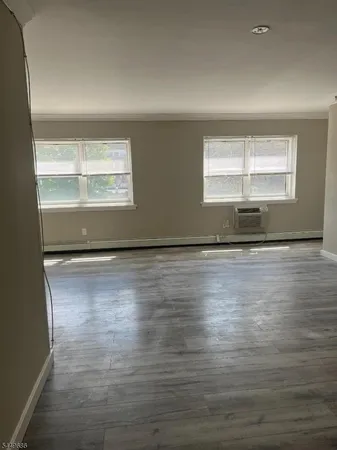 $3,275 | 173 South Orange Avenue, Unit 2H, South Orange, NJ 07079