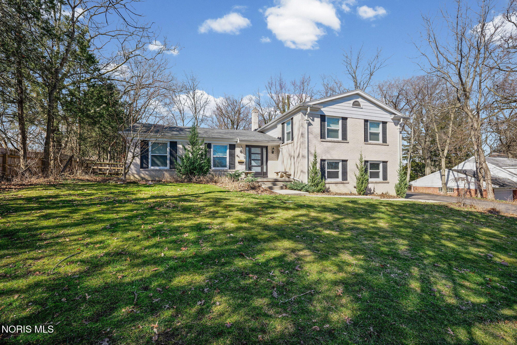 2203 Innisbrook Road Toledo, OH 43606 - Photo 1 of 11 1-web-or-mls-_CA26353_web