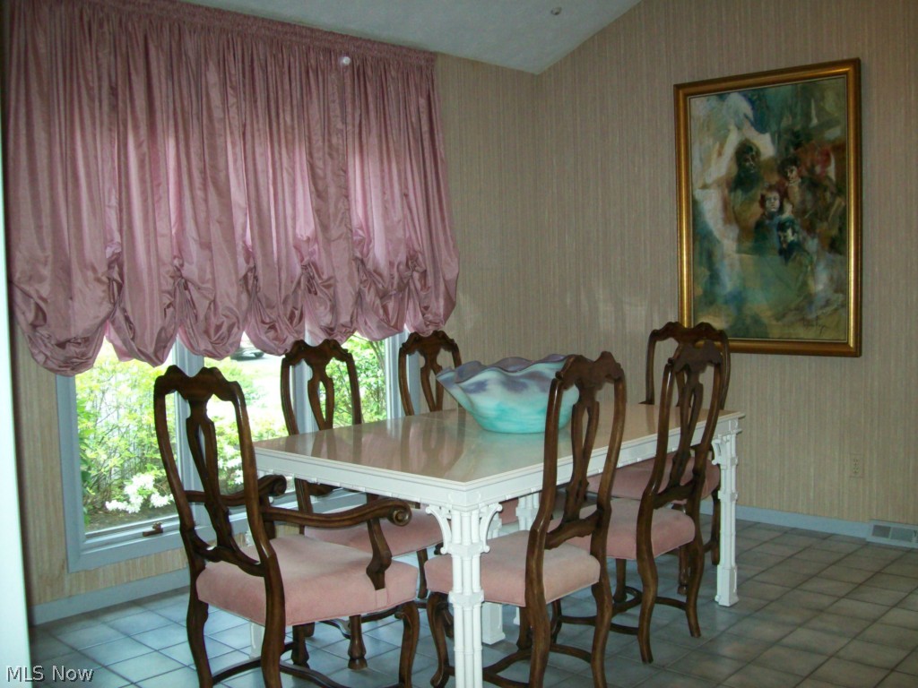 3883-2 Lander Road, Unit Q2 Chagrin Falls, OH 44022 - Photo 6 of 22 Formal dining room
