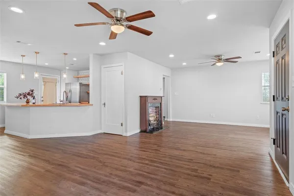 $1,950 | 1408 North Elm Street, Weatherford, TX 76086