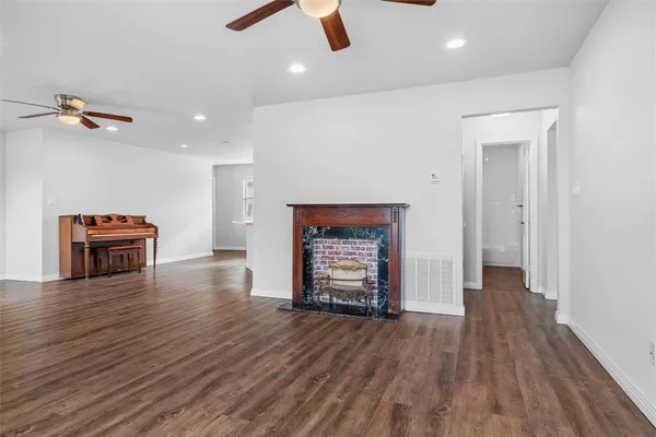 $1,950 | 1408 North Elm Street, Weatherford, TX 76086