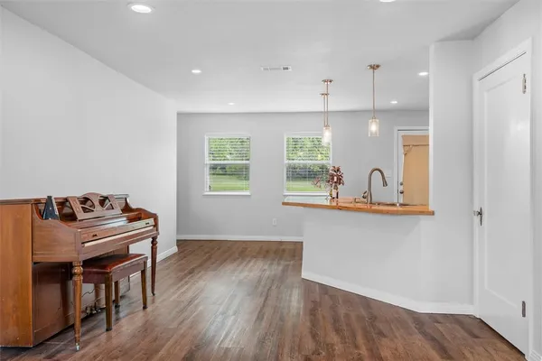 $1,950 | 1408 North Elm Street, Weatherford, TX 76086