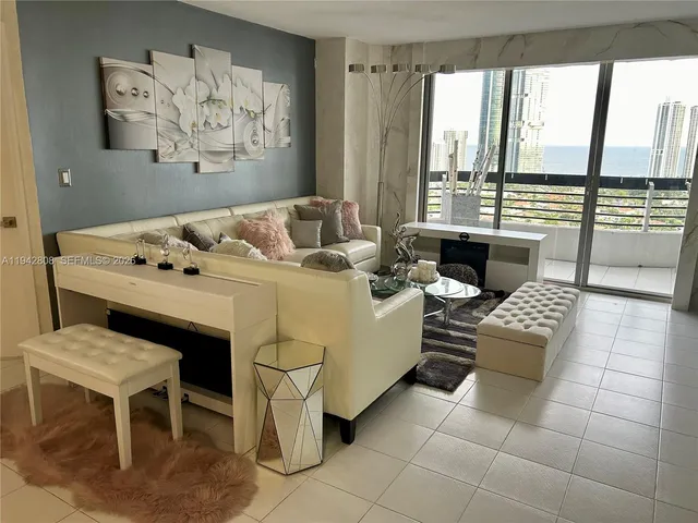 $3,750 | 19101 Northeast 36th Court, Unit LPH9, Aventura, FL 33180