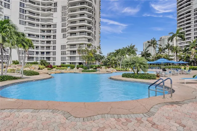 $3,750 | 19101 Northeast 36th Court, Unit LPH9, Aventura, FL 33180