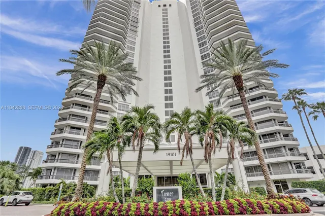 $3,750 | 19101 Northeast 36th Court, Unit LPH9, Aventura, FL 33180