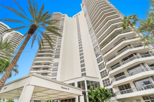 $3,750 | 19101 Northeast 36th Court, Unit LPH9, Aventura, FL 33180