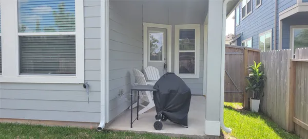 $1,950 | 347 East Coralburst Loop, Montgomery, TX 77316