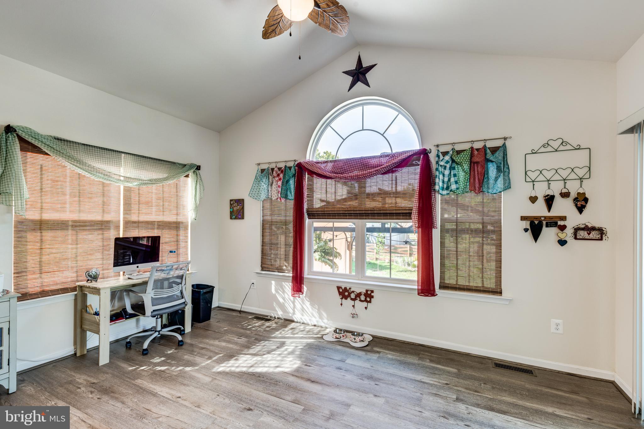 214 Colbert Street Taneytown, MD 21787 - Photo 18 of 48 Morning Room