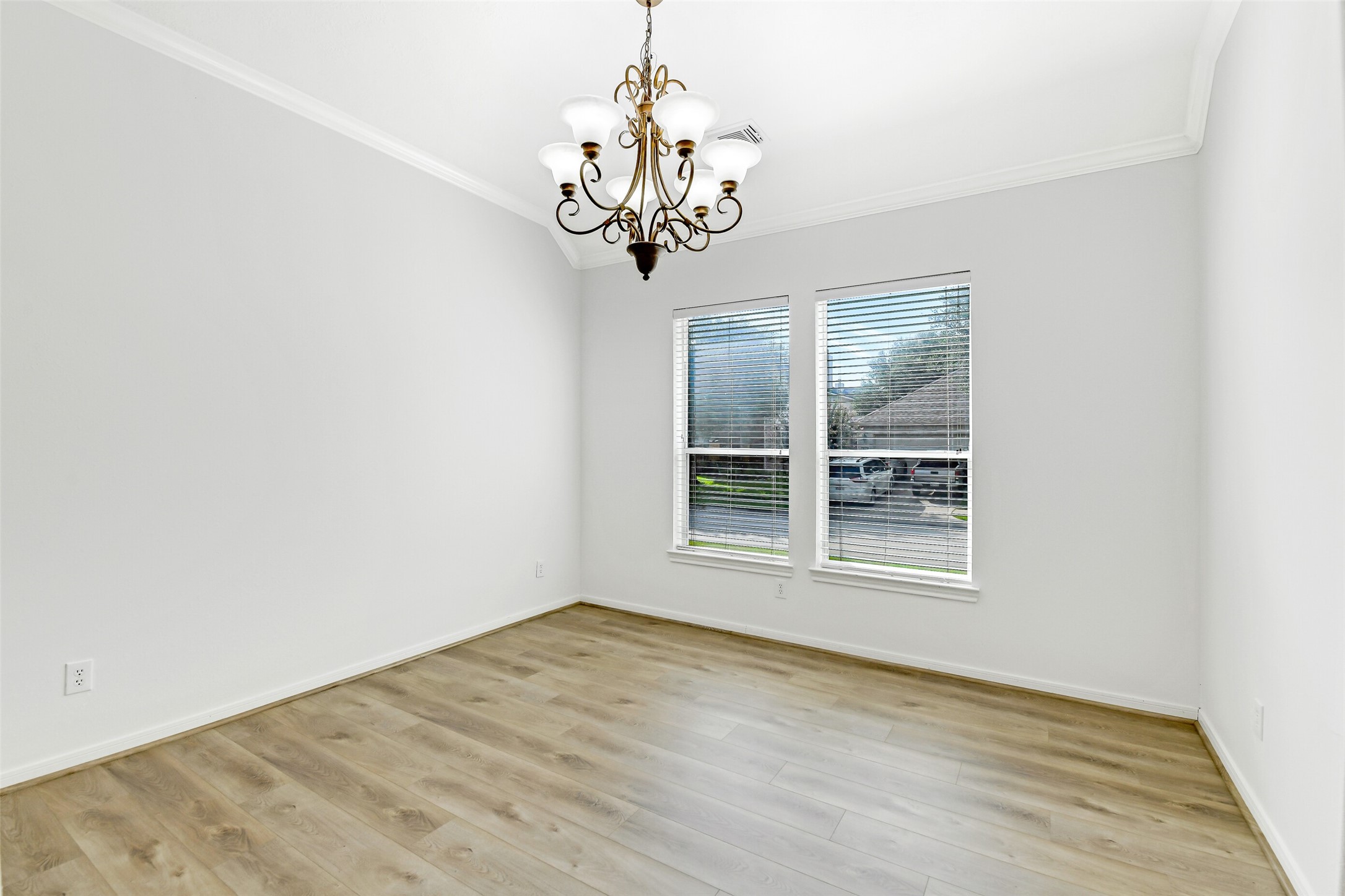 19227 Countryhills Court Spring, TX 77388 - Photo 8 of 33 Formal Dining Room.