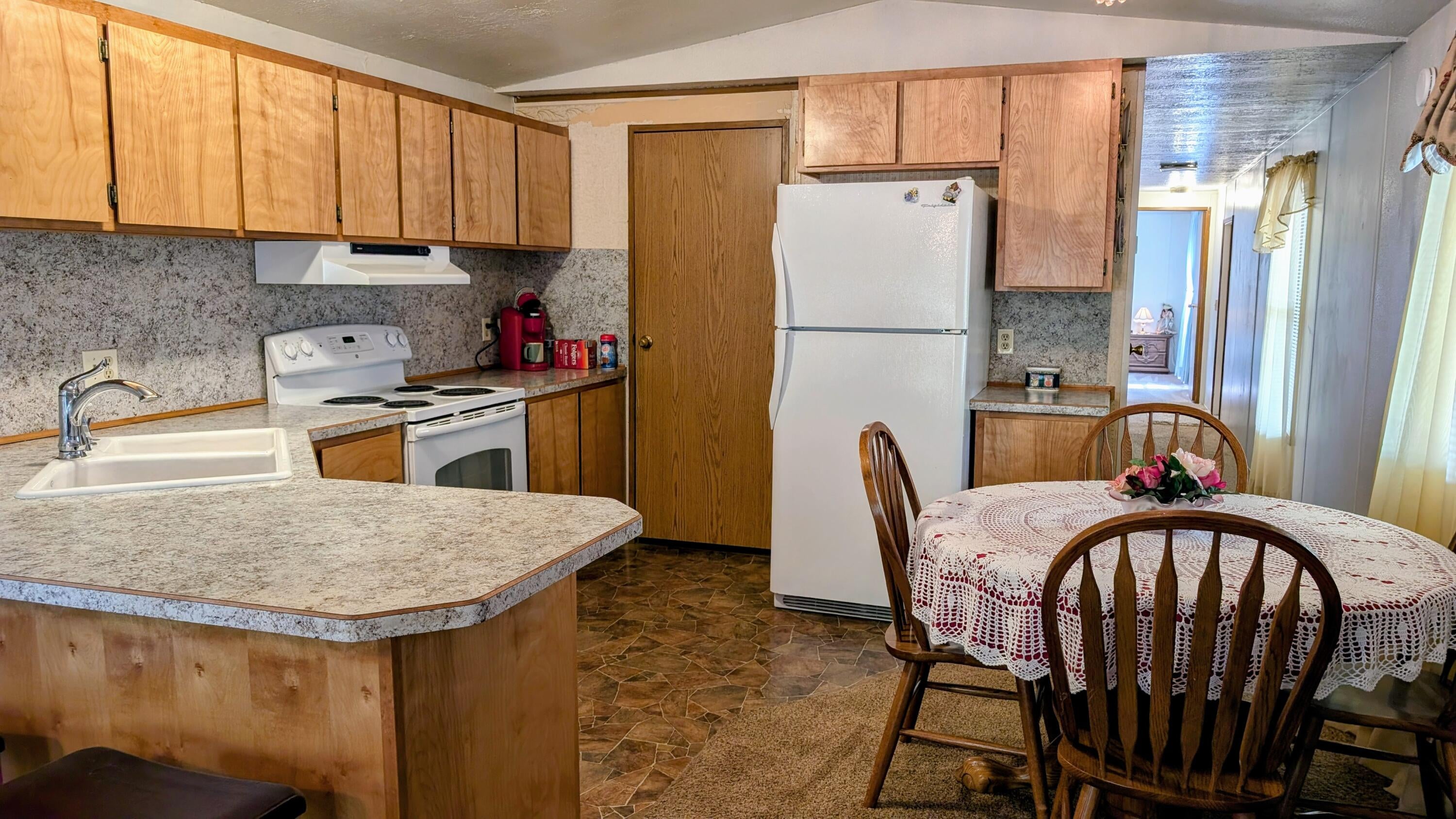 6850 Downing Road, Unit 28 Central Point, OR 97502 - Photo 4 of 8 10f71bc9-bd3b-47b8-bda8-ac54f3e1fe16~1