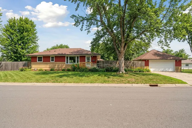 $319,900 | 6110 Regent Avenue North, Brooklyn Center, MN 55429