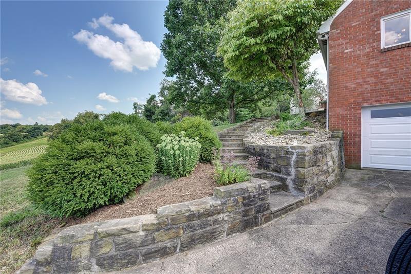 14 Conklin Road Washington, PA 15301 - Photo 21 of 25 Walkway to Backyard