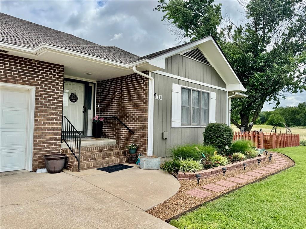 101 3rd Street Altamont, KS 67330 - Photo 3 of 25