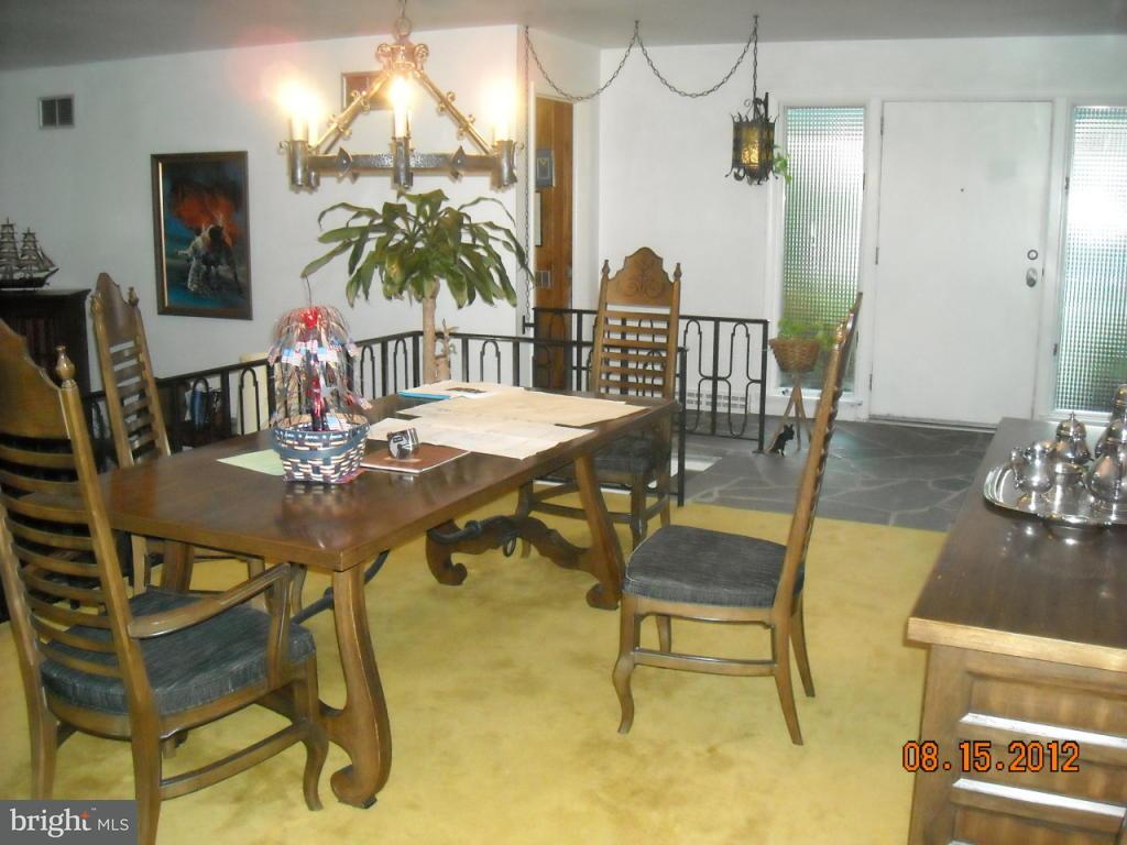 949 Sherry Lane Lancaster, PA 17601 - Photo 4 of 16