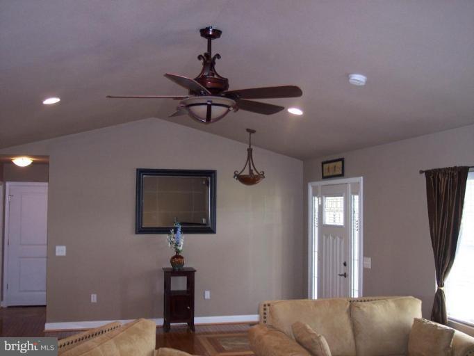 10350 Groves Farm Road Midland, VA 22728 - Photo 18 of 28 Living Room #3