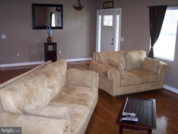 10350 Groves Farm Road Midland, VA 22728 - Photo 8 of 28 Living Room #2