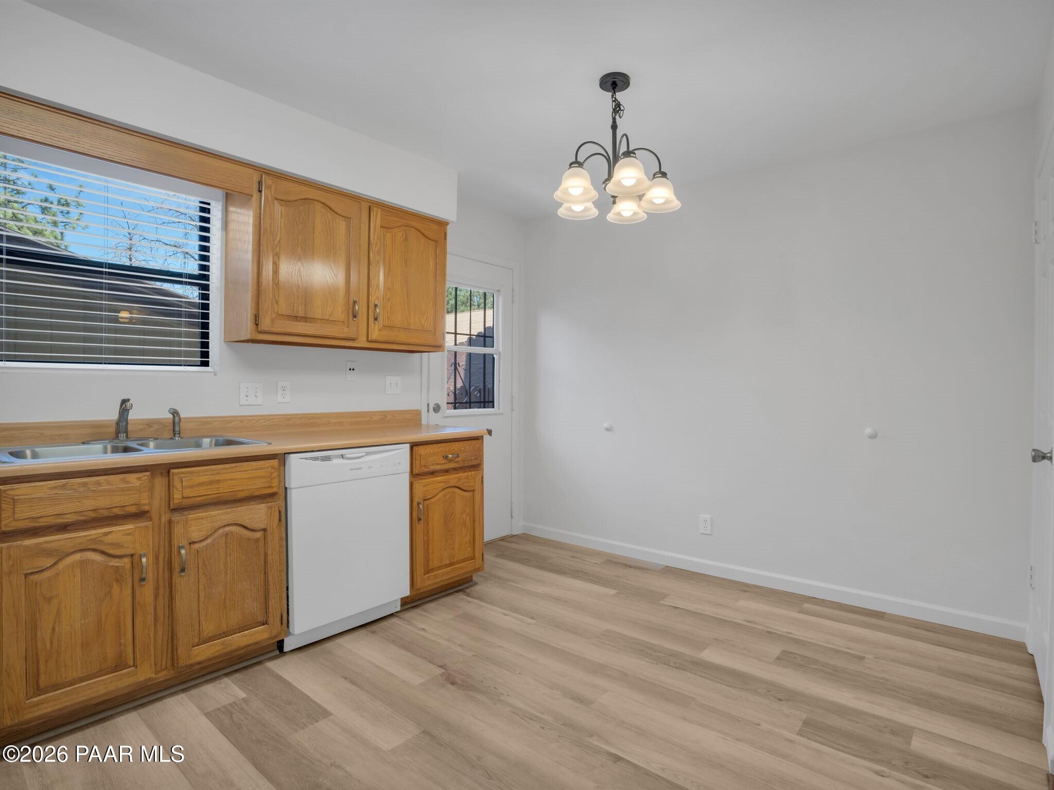 371 Rim Rock Circle Prescott, AZ 86303 - Photo 13 of 36 015_Kitchen and Dining