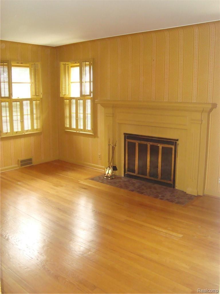 1907 Dorothea Road Berkley, MI 48072 - Photo 4 of 32 Living Room