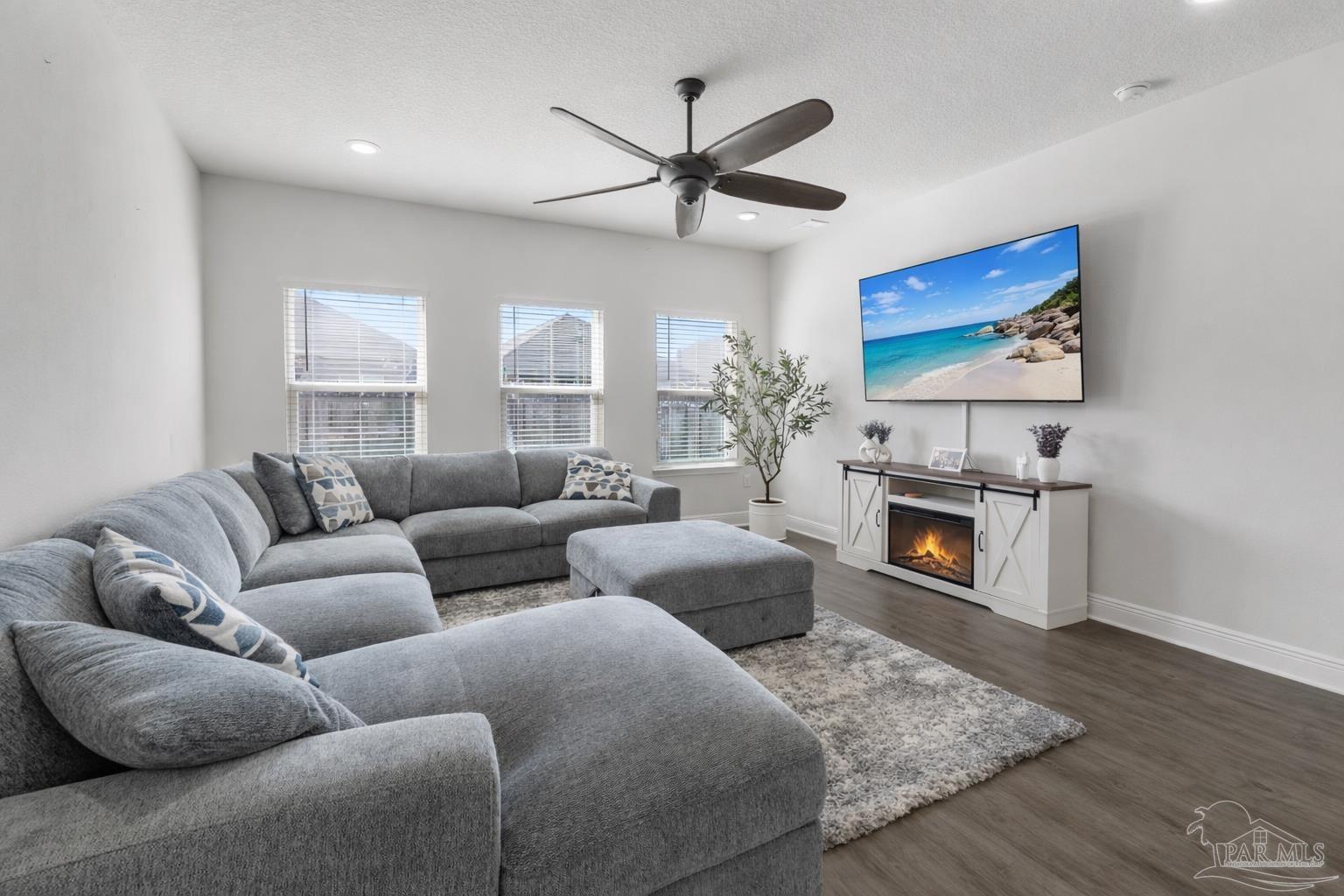 7979 Burnside Loop Pensacola, FL 32526 - Photo 2 of 49