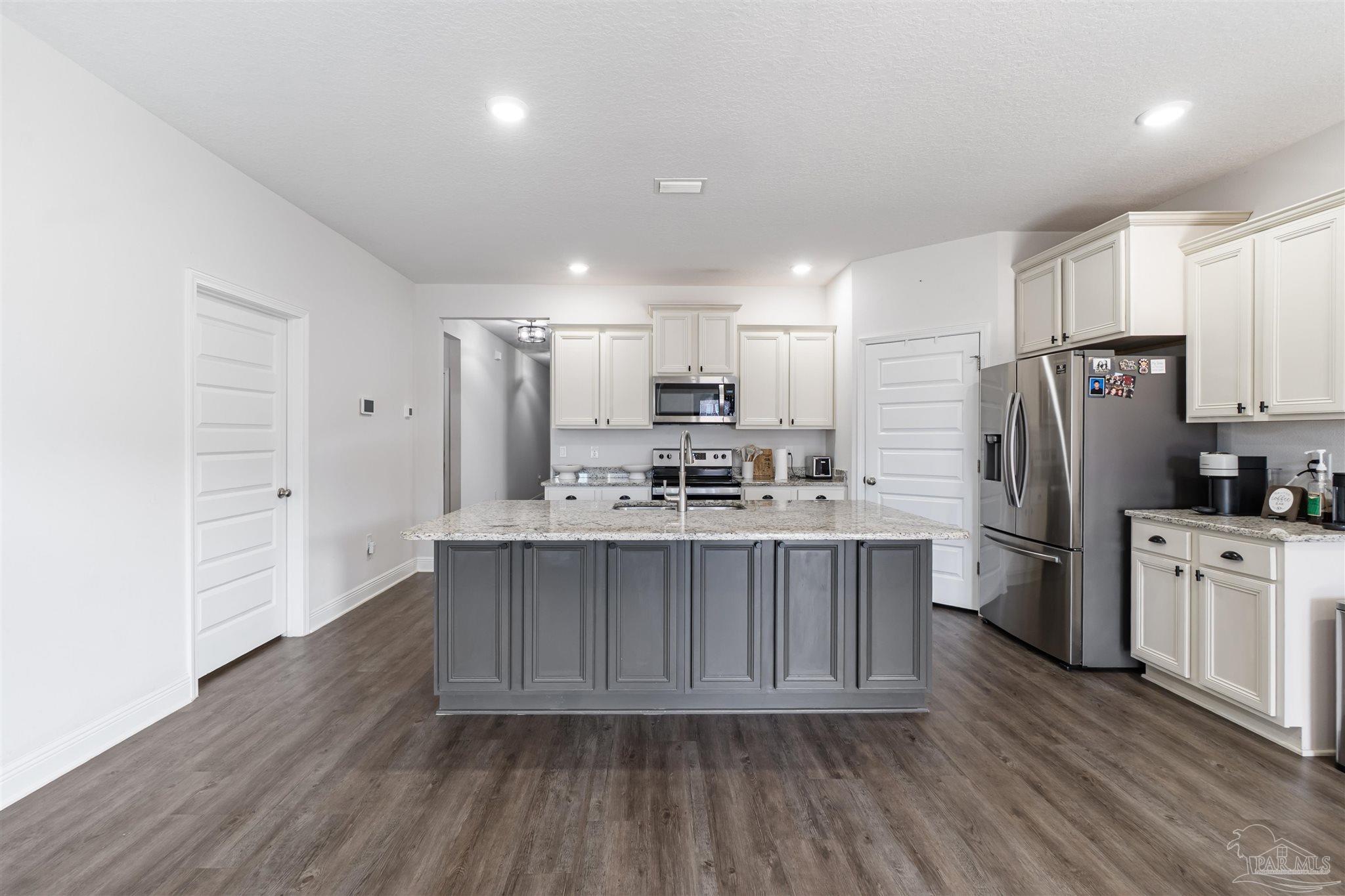 7979 Burnside Loop Pensacola, FL 32526 - Photo 3 of 49